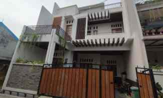 Rumah Mewah Full Furnished dekat ke Lapangan Golf Rawamangun Jakarta