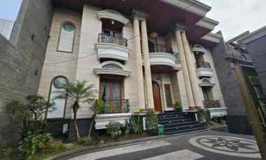 dijual rumah jl kiaracondong