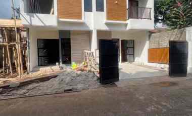 dijual rumah jl kodau jati kramat