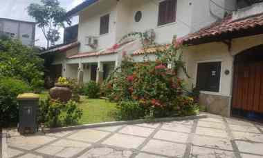 Rumah Utama Plus 2 Paviliun di Limo Cinere dekat ke Tol Cijago