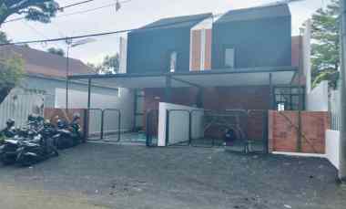 dijual rumah jl padang golf arcamanik