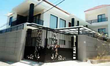 dijual rumah jl puri gading