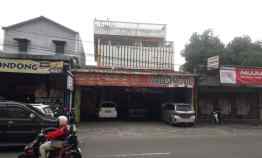 Dijual Rumah 3 Lantai dengan Toko dan Gudang di Surakarta P0612