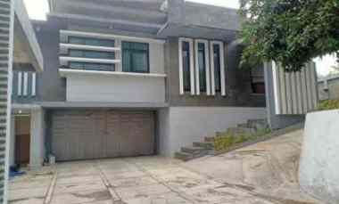 dijual rumah jl setrasari