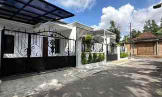 Rumah Cantik Klasik dekat Universitas Aisyah Yogyakarta Unisa