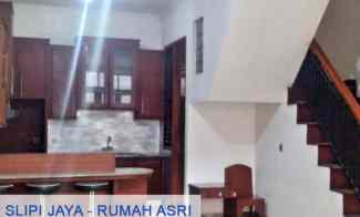 Rumah Asri jl Anggrek dekat Slipi Jaya Palmerah Jakarta Barat