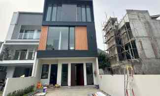 Rumah 3 Lantai Plus Rooftop di Cilandak Jakarta Selatan