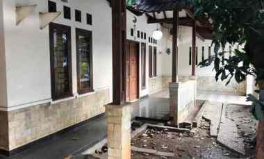 dijual rumah jl zamrud utara viii dukuh