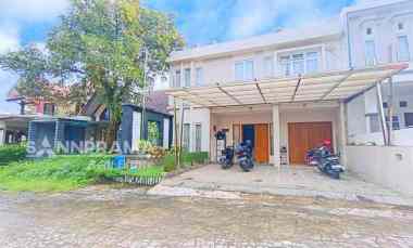 dijual rumah jln boulevard gdc