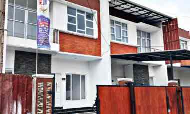 dijual rumah jln mayang pratama