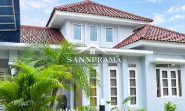 Rumah Mewah Semi Furnisjh dengan Kolam Renang Pondok Labu