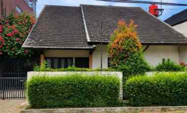 dijual rumah jln saturnus selatan
