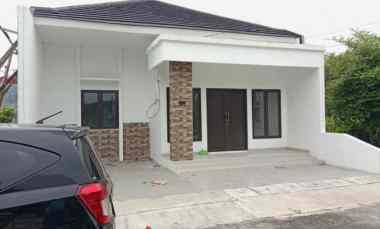 dijual rumah k village aspen