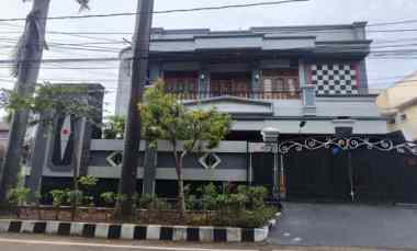 dijual rumah kayu putih