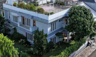 dijual rumah kayu putih