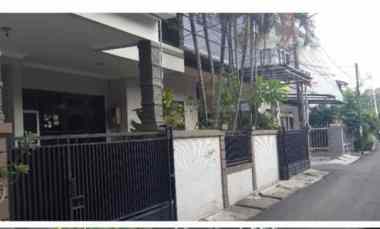 dijual rumah kayu putih