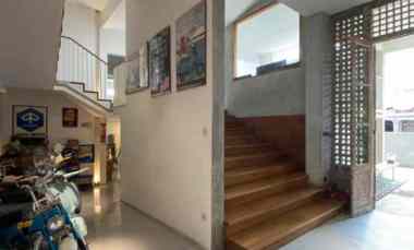 dijual rumah kayu putih