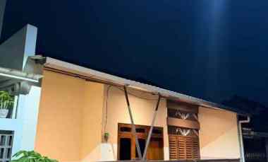 dijual rumah kedinding tengah sekolahan