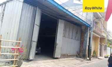 dijual rumah kedinding tengah sekolahan