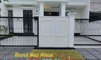 Rumah Baru Classic Modern di Kencana Loka,BSD 200/170 Rp.3,15M