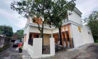 Rumah Mewah Siap Huni 2 Lantai Lokasi Strategis di Jakal