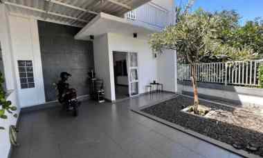 dijual rumah komp mega regency