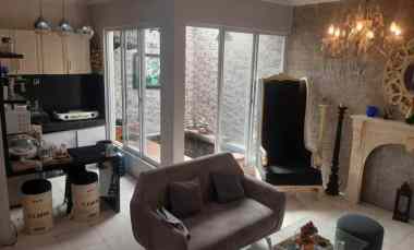 dijual rumah komp taman persada