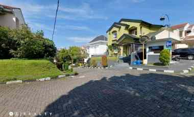 dijual rumah komplek alamanda dago