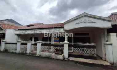 dijual rumah komplek bank dagang negara