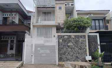 dijual rumah komplek billy moon