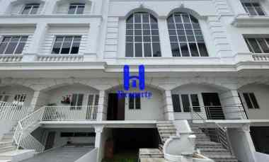 dijual rumah komplek cemara asri