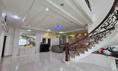 dijual rumah komplek cemara asri