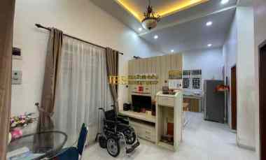 dijual rumah komplek cemara hijau jalan