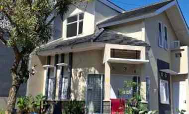 dijual rumah komplek cihanjuang