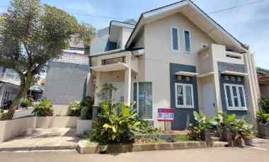 Rumah Dijual di Komplek Cihanjuang