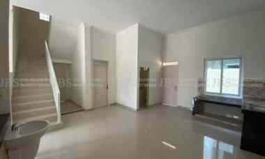 Jual Rumah 2,5 Tingkat di Komplek Citra Garden Cluster Royal Garden