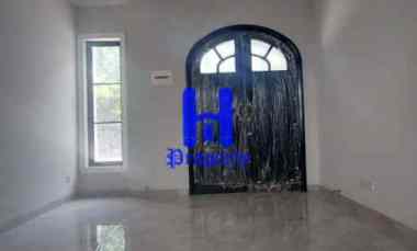 dijual rumah komplek citraland gama