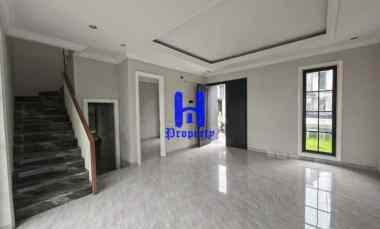 dijual rumah komplek citraland gama