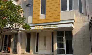 dijual rumah komplek citraland gama