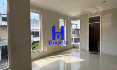 dijual rumah komplek citraland gama