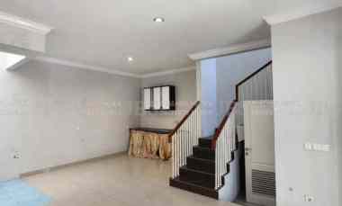 dijual rumah komplek citraland gama
