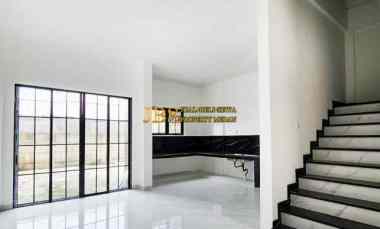dijual rumah komplek de versailes suite