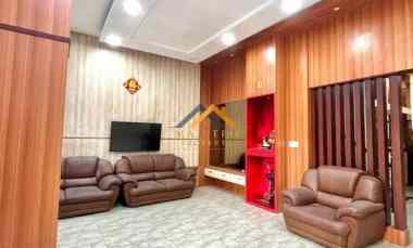 dijual rumah komplek graha metropolitan