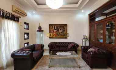 Dijual Rumah 2,5 Tingkat di Komplek Griya Riatur Jalan Tulip - Medan