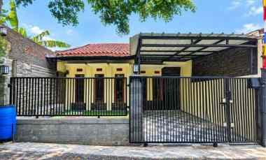 dijual rumah komplek griya winaya