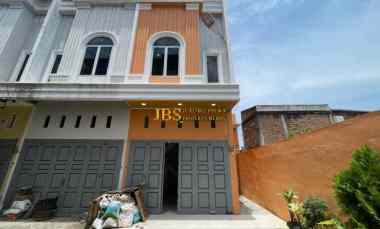 dijual rumah komplek hobbit palace