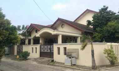 dijual rumah komplek jatiwaringin asri