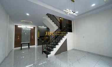 dijual rumah komplek kirribili jalan