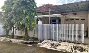 dijual rumah komplek margahayu raya