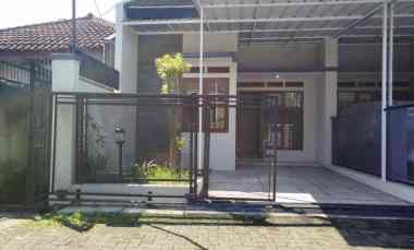 dijual rumah komplek margawangi raya